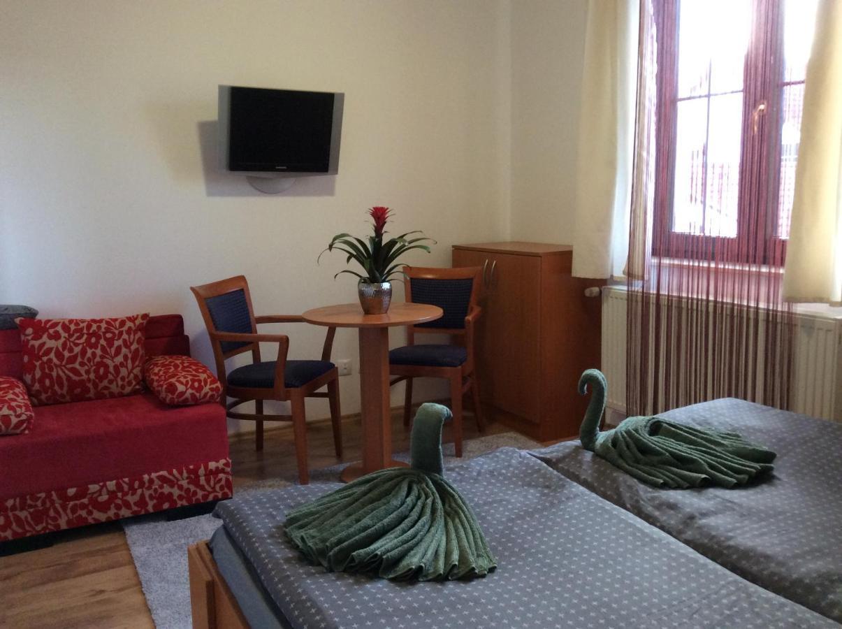 Pension Orbis Marianske Lazne Exterior photo